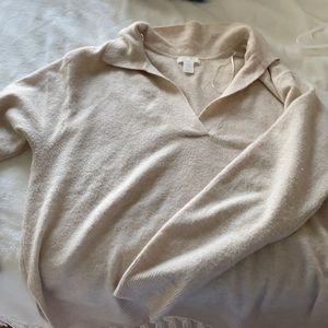 Cream oversized v-neck sweater from H&M size Medium